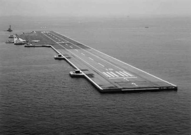 The-Mega-Float-a-floating-airport-prototype-Tokyo-Bay-Japan.png